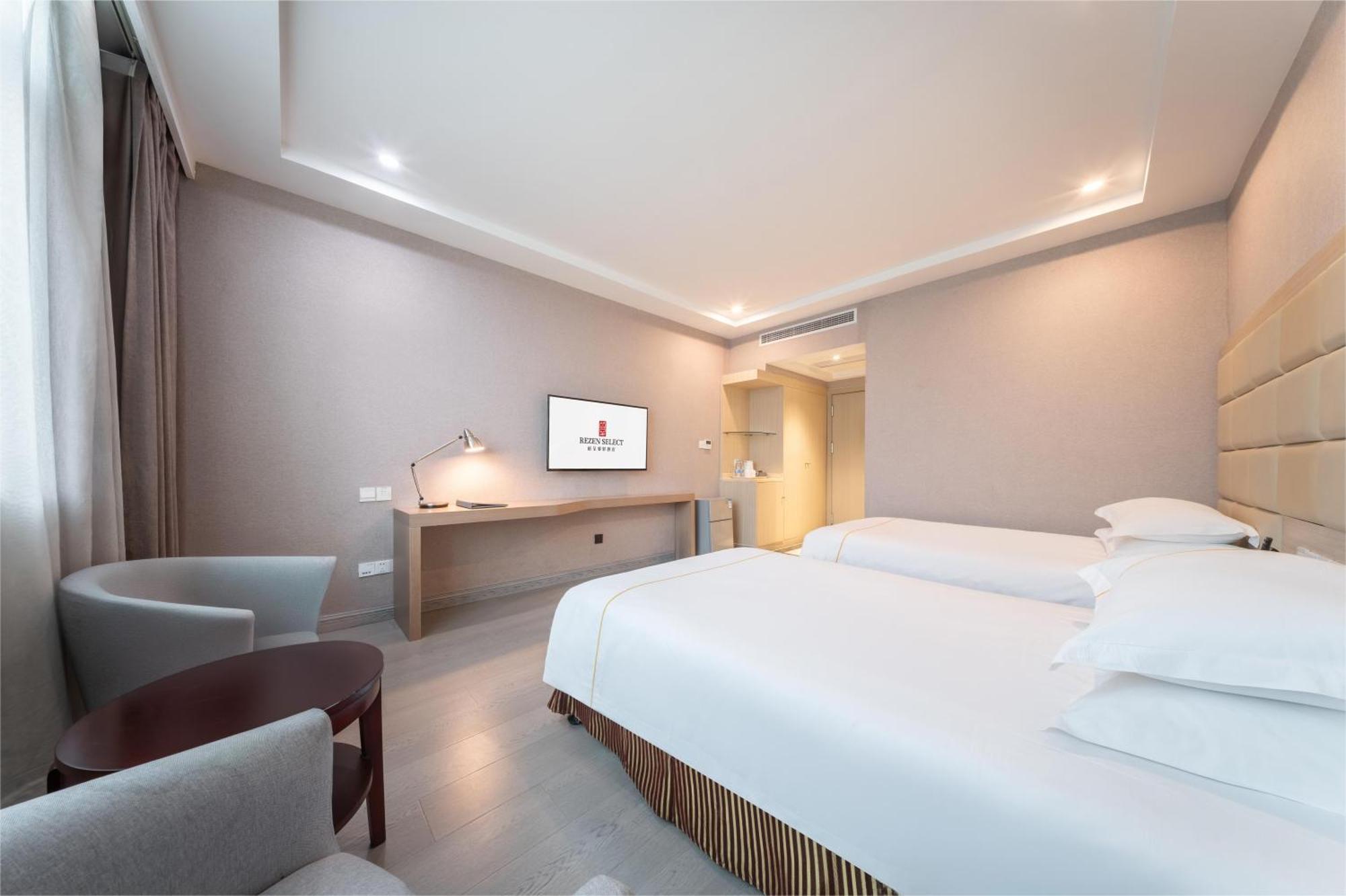 Rezen Select International Hotel 4*