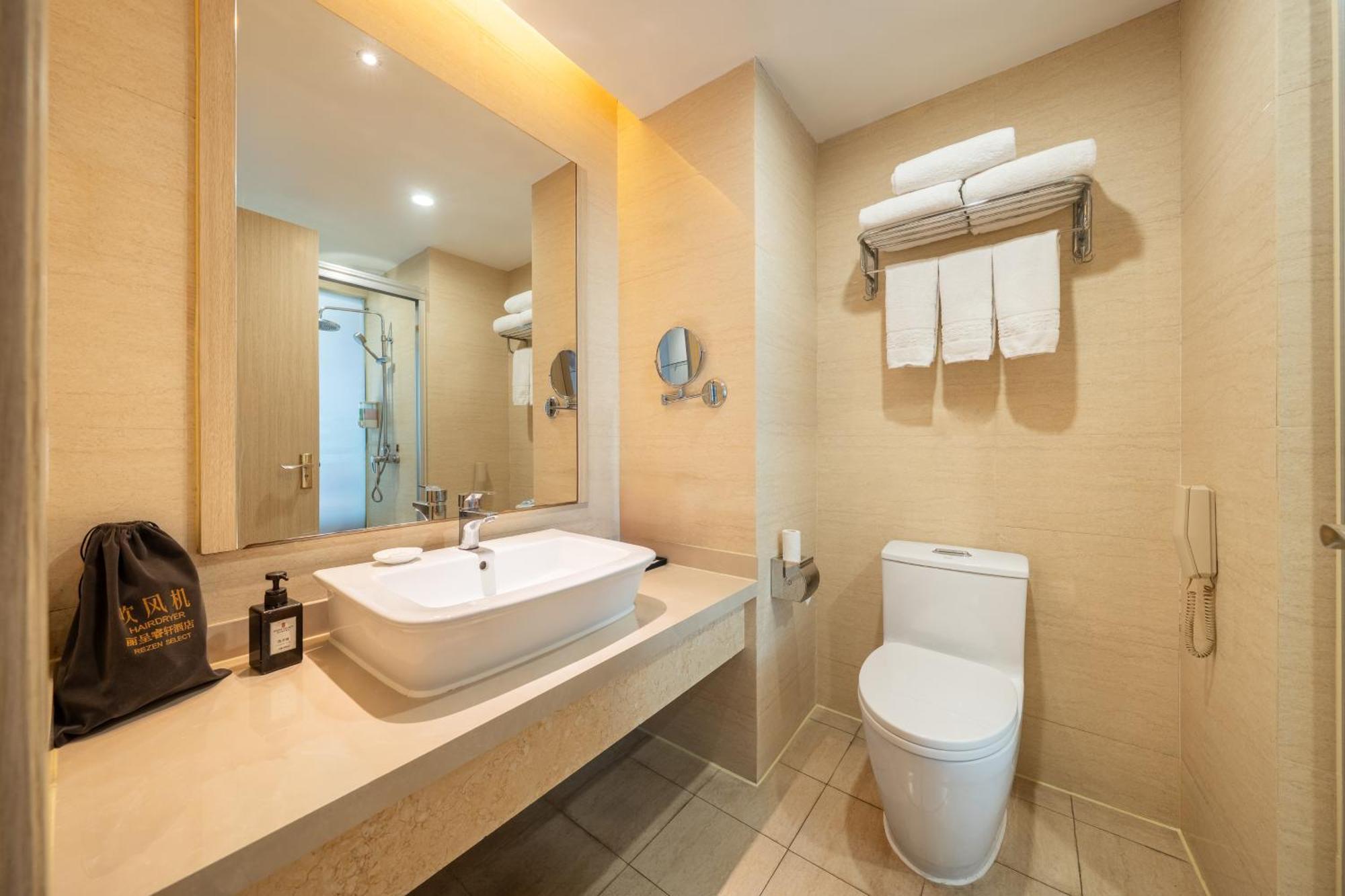 Rezen Select International Hotel 4*